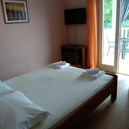Apartment Elvira *