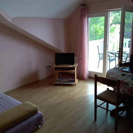 Elvira Apartment *