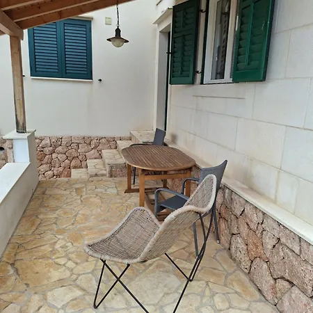 Elvira * Sveta Nedelja (Hvar)